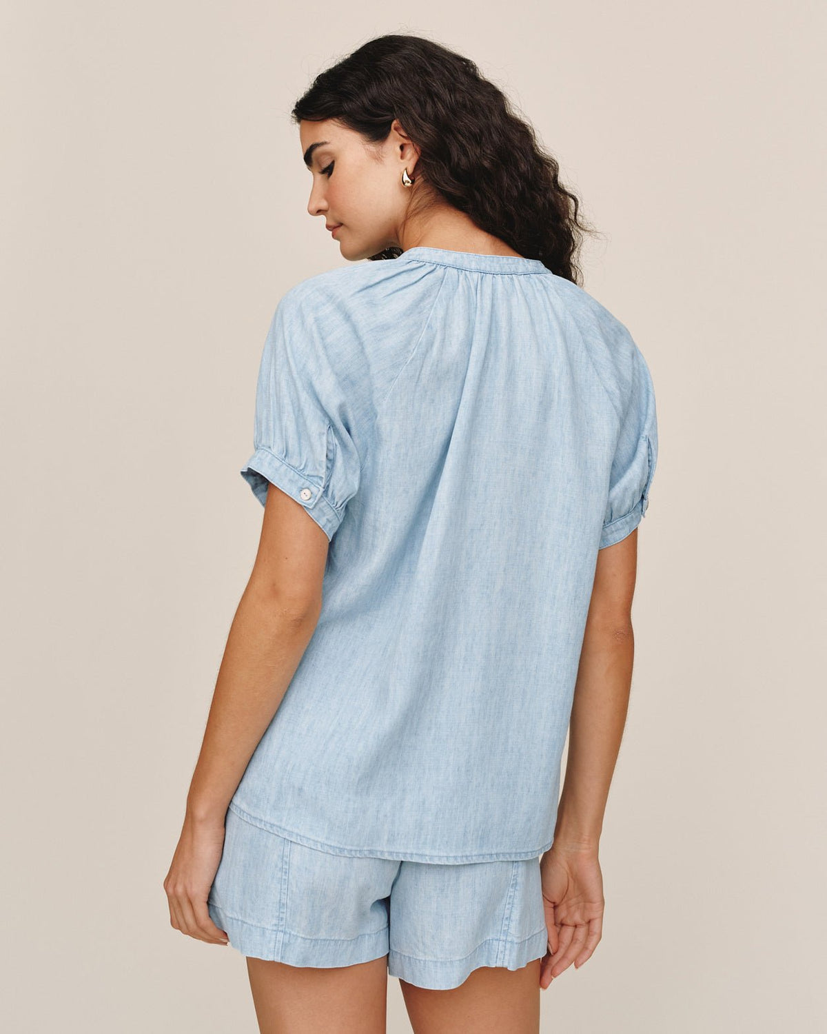Bella Dahl Short Sleeve Raglan Shirt in Sun Bleached Wash