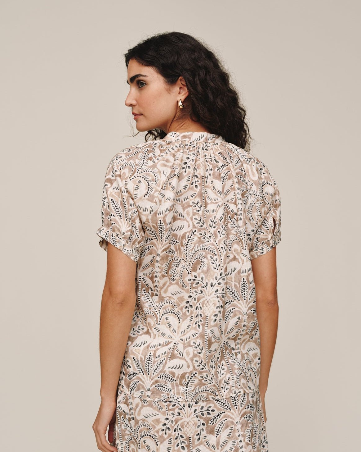 Bella Dahl Short Sleeve Raglan Shirt in Tropical Palm Print