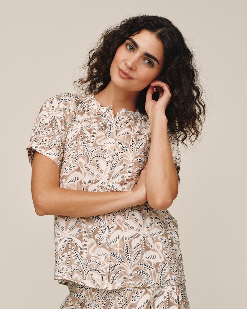 Bella Dahl Short Sleeve Raglan Shirt in Tropical Palm Print