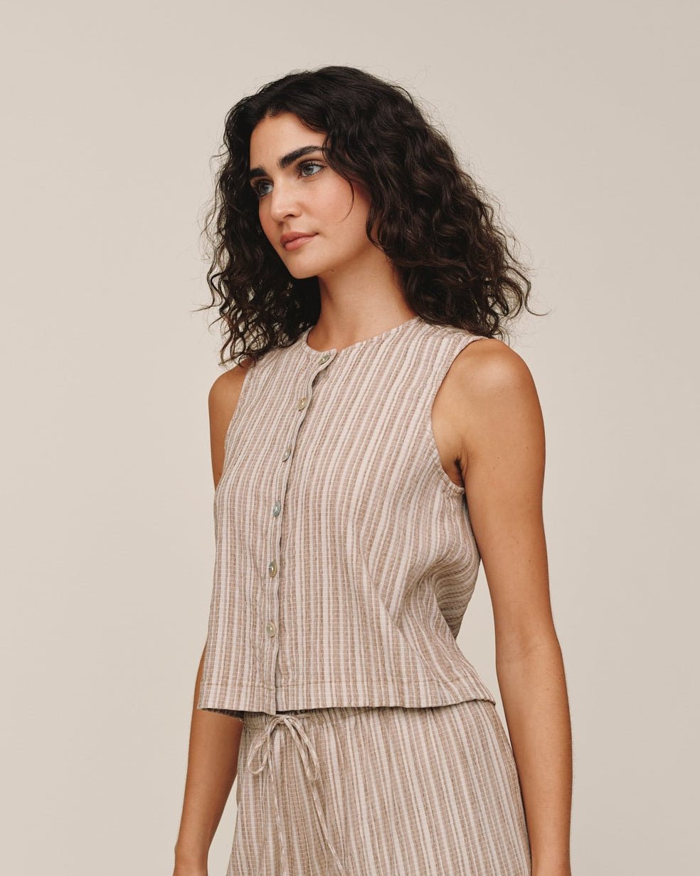 Bella Dahl Sleeveless Button Front Top in Driftwood