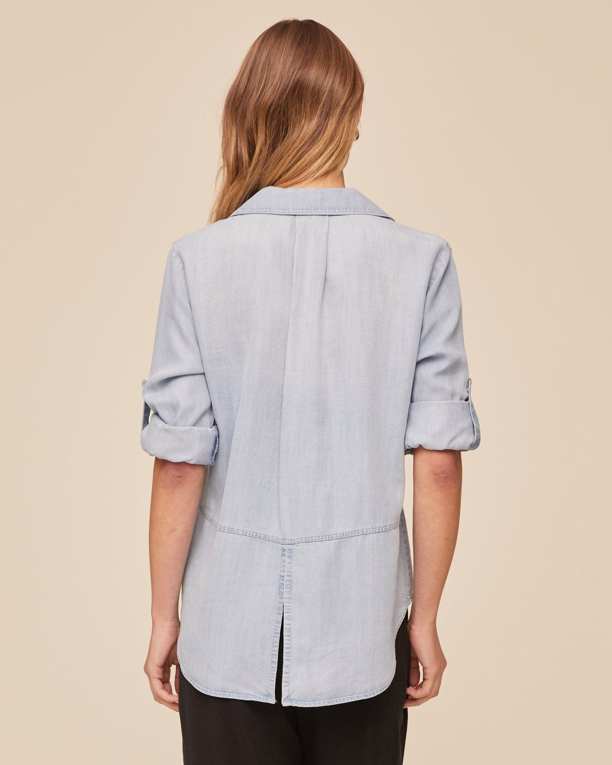 Bella Dahl Split Back Button Down in Light Sunspray Wash