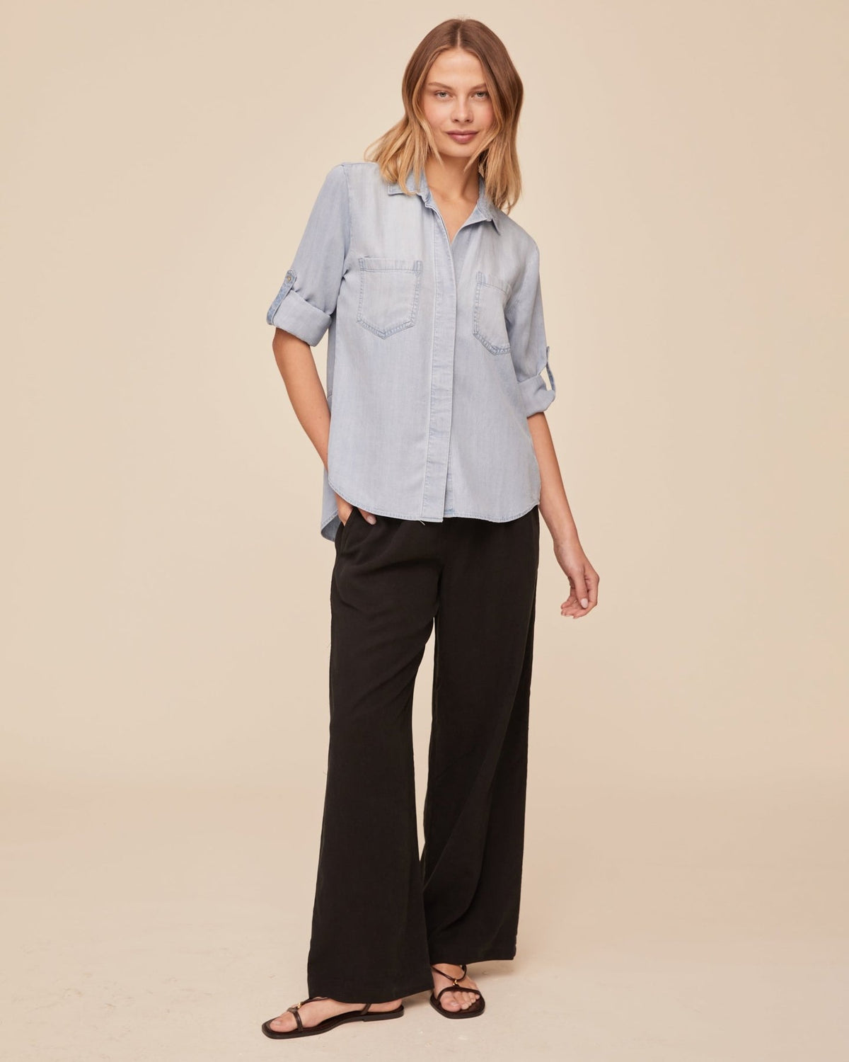 Bella Dahl Split Back Button Down in Light Sunspray Wash