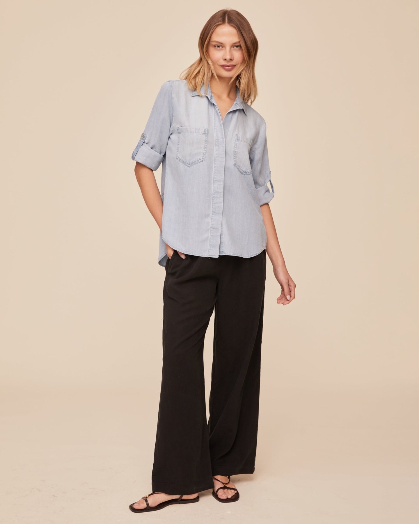Bella Dahl Split Back Button Down in Light Sunspray Wash