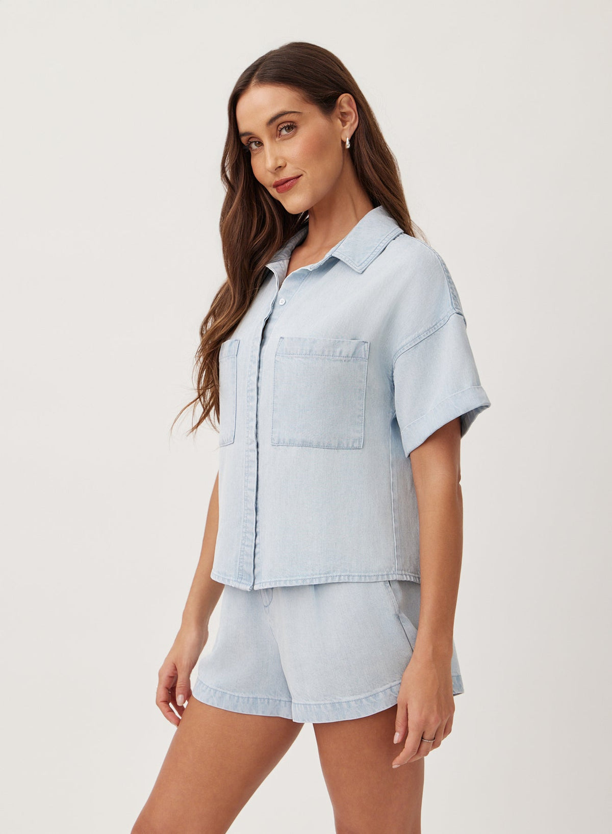 Bella Dahl Two Pocket Short Sleeve Shirt in Oasis Spray Wash