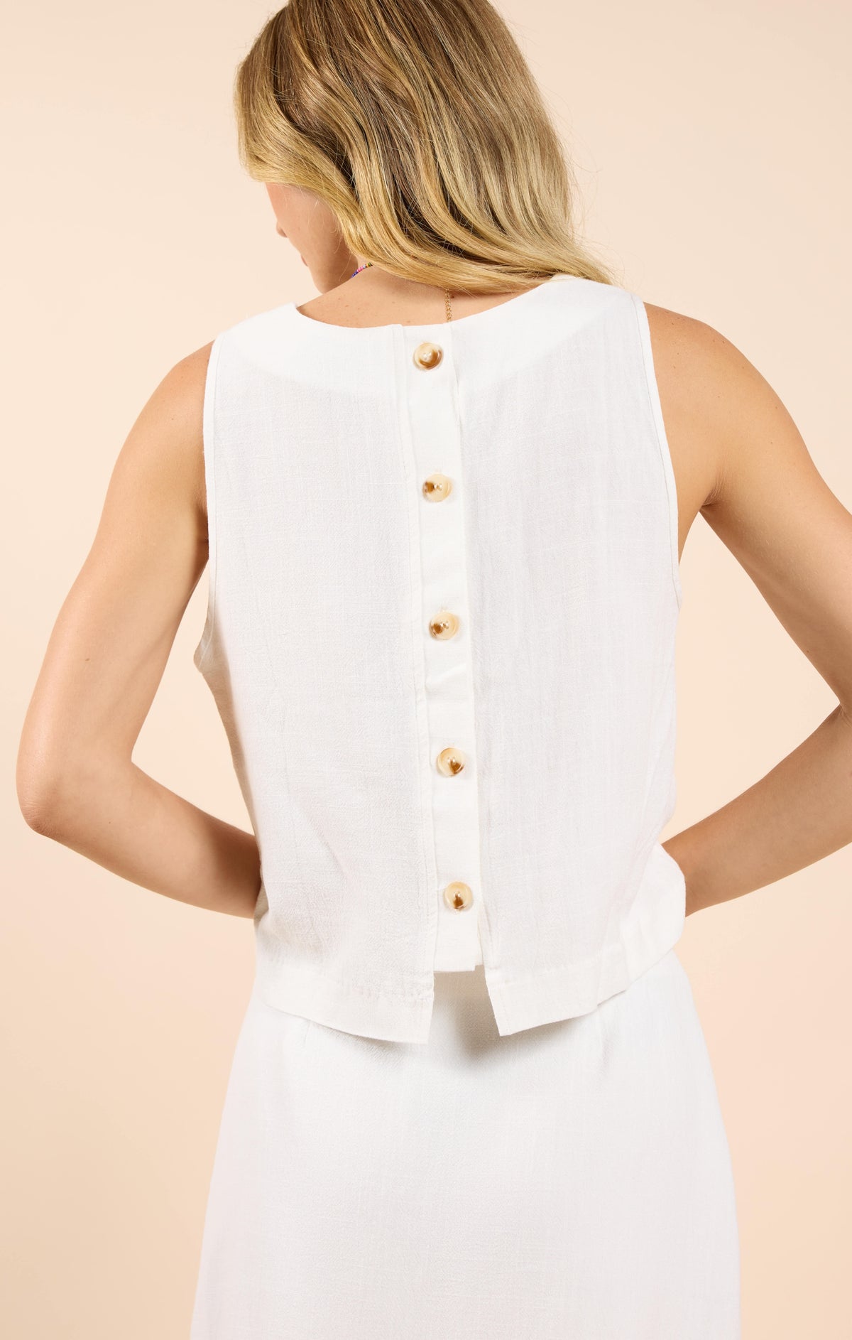 Sadie &amp; Sage Sugarloaf Linen Tank w/ Button Back Detail