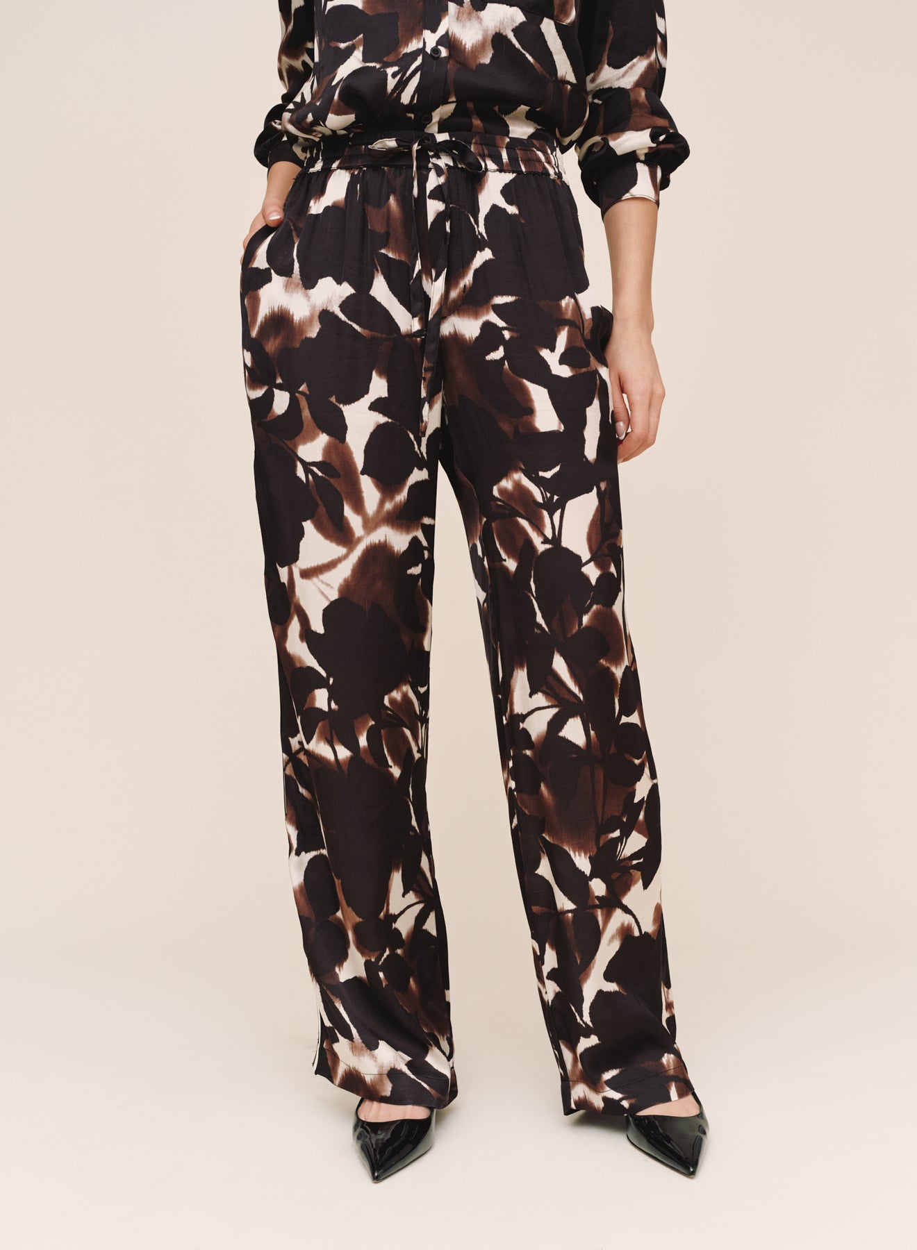 Bella Dahl Dressed Up Track Pant With Stripe Shadow Floral Print