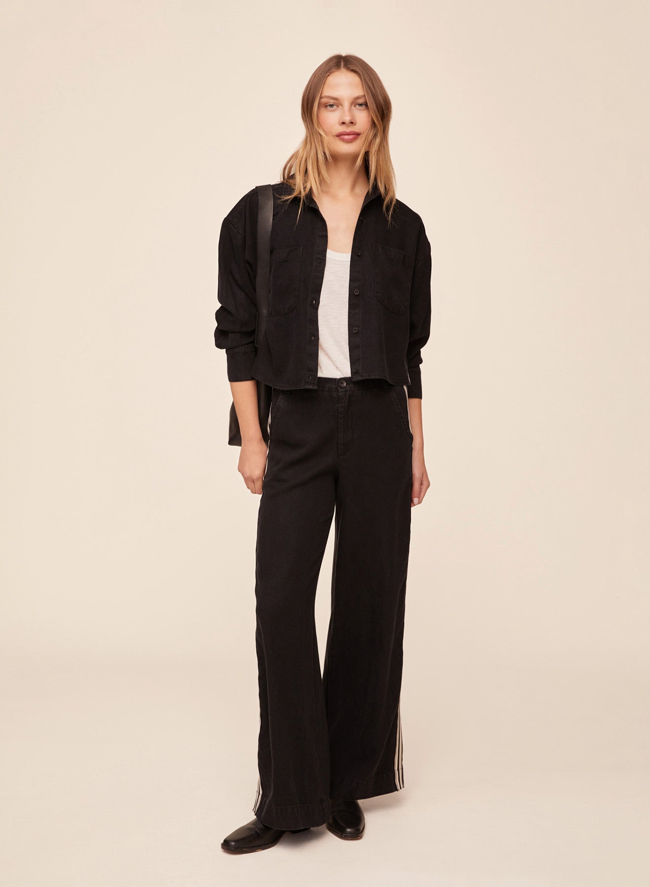 Bella Dahl L/S Two Pocket Trimmed Crop Shirt