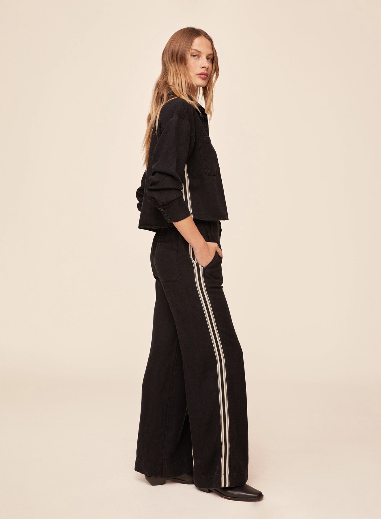 Bella Dahl L/S Two Pocket Trimmed Crop Shirt