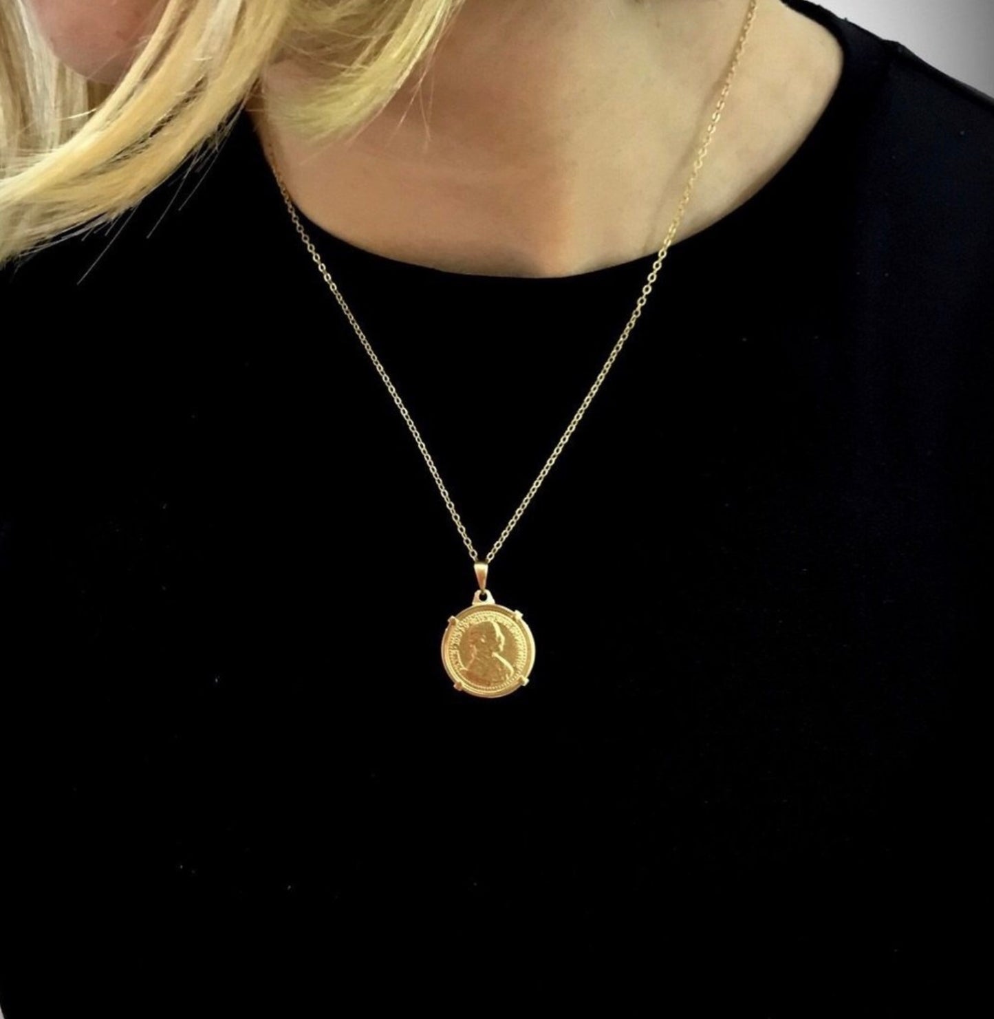 SAHIRA Emperor Coin Necklace Medium Gold