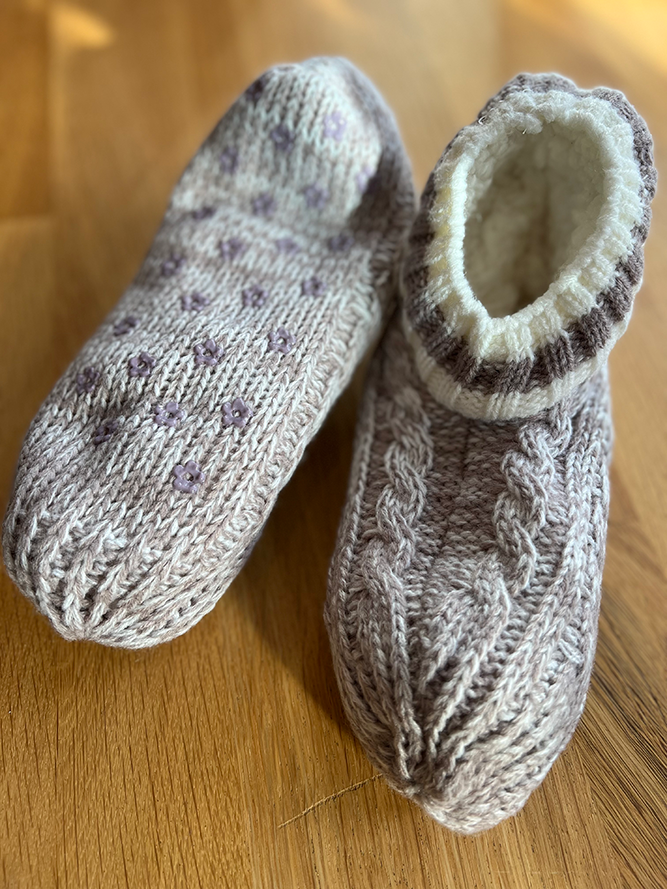 Cable cheap knit slippers