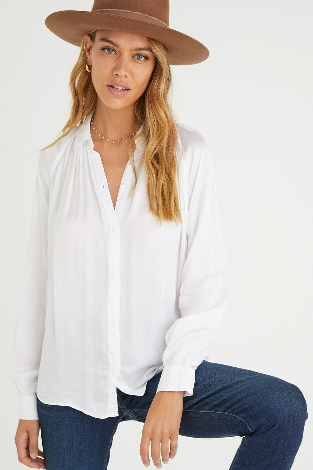 Bella Dahl Long Sleeve Raglan Shirt in White