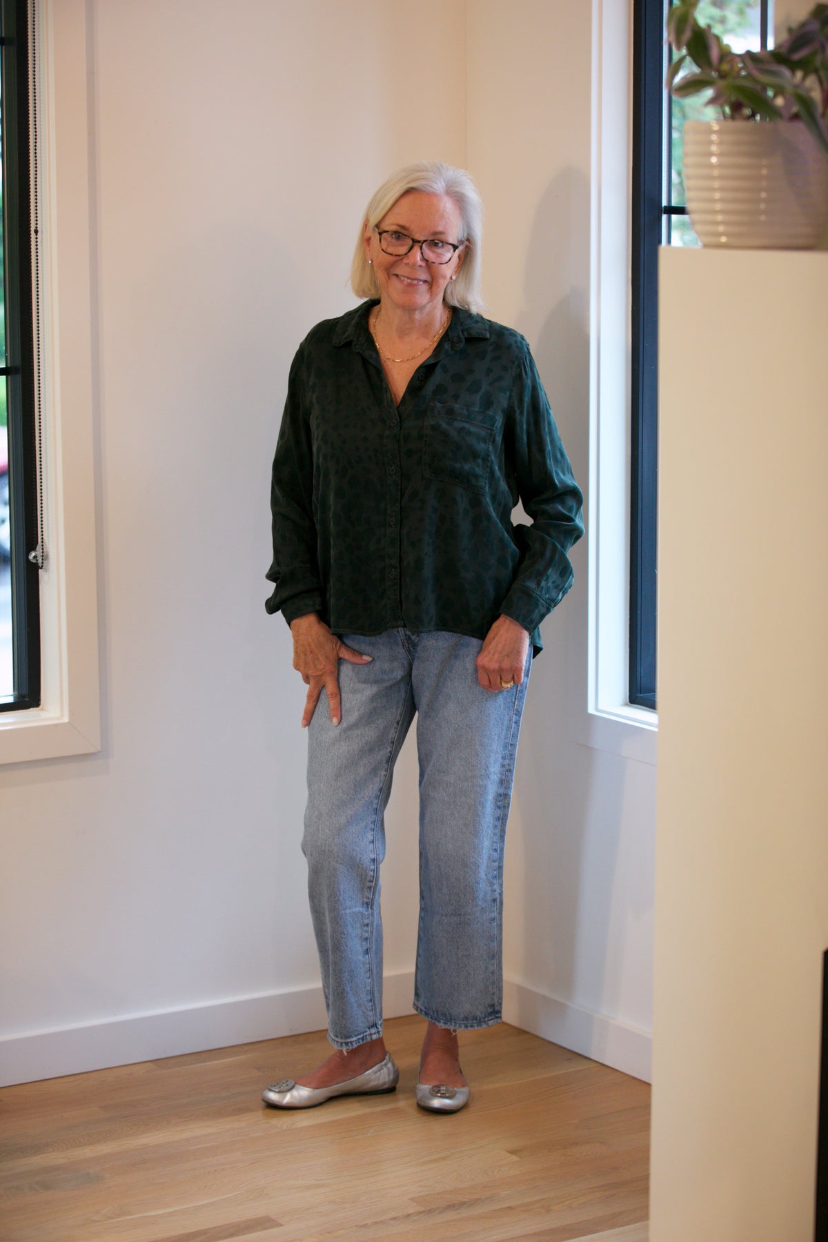 Bella Dahl Flowy Hem Pocket Button Down Spruce