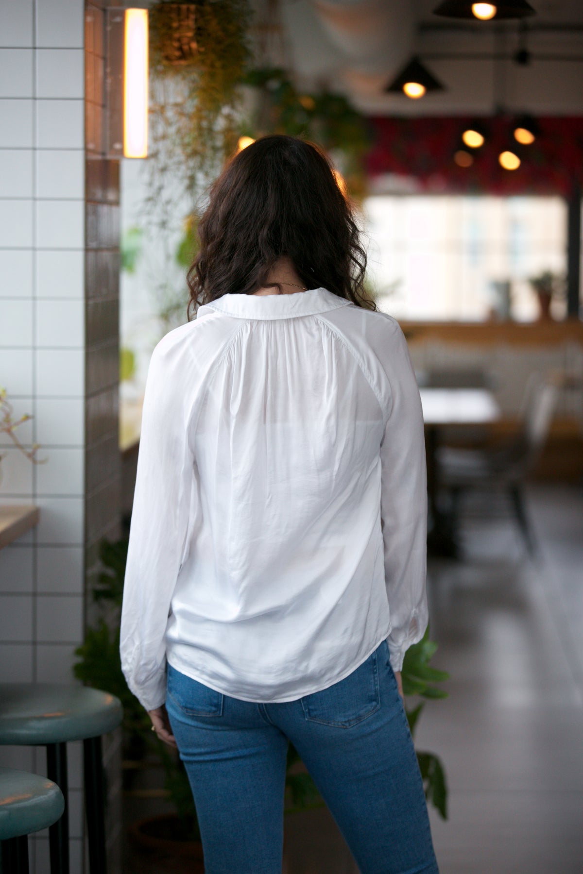 Bella Dahl Long Sleeve Raglan Shirt in White