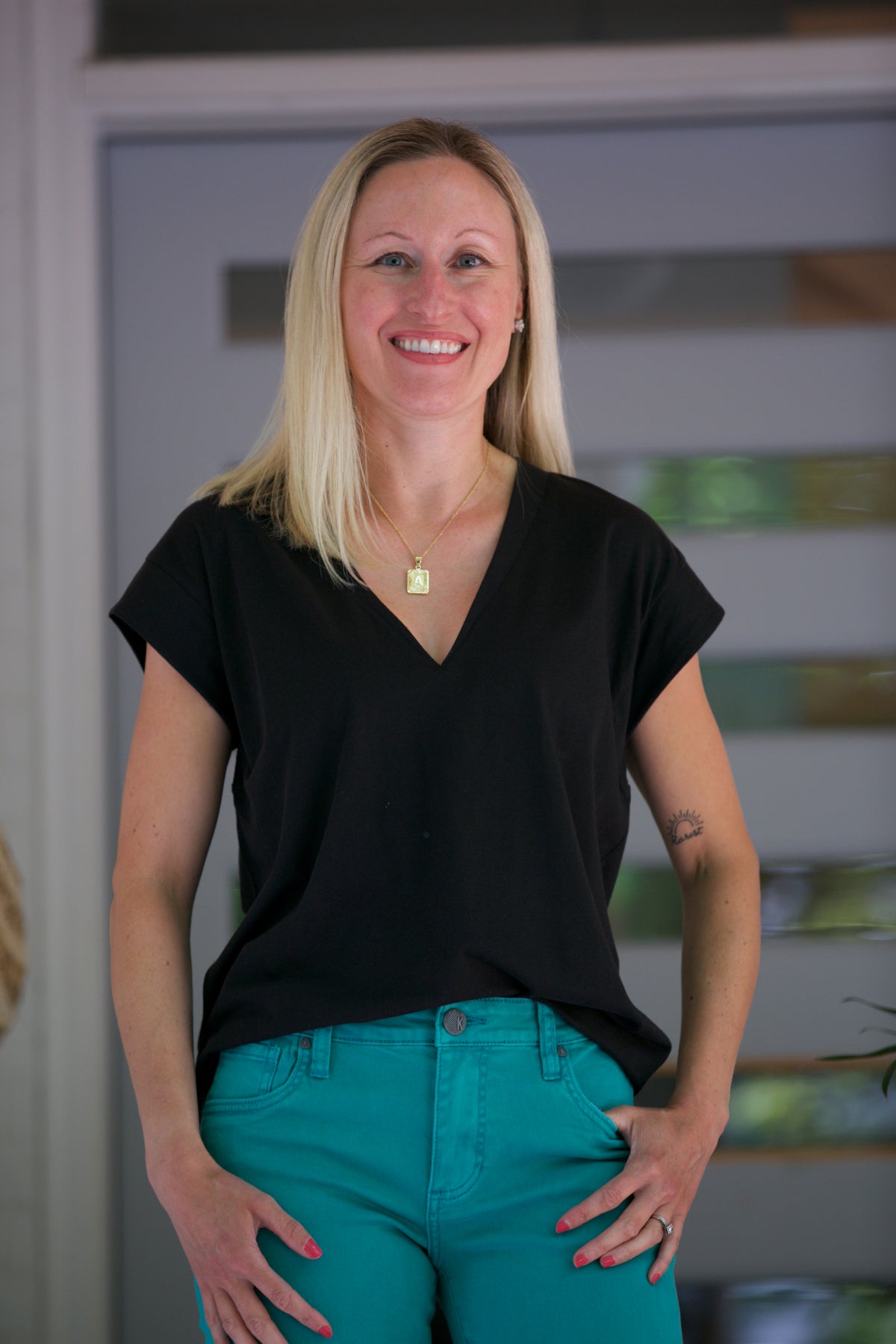 FRAME Le Mid Rise V in Noir