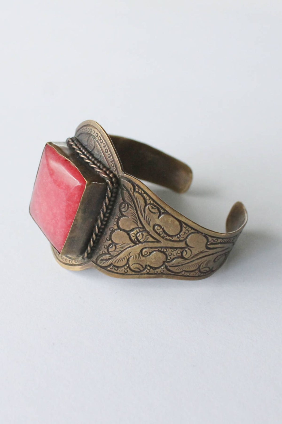 zoWEE Jewelry Gold Bracelet with Pink Pendant