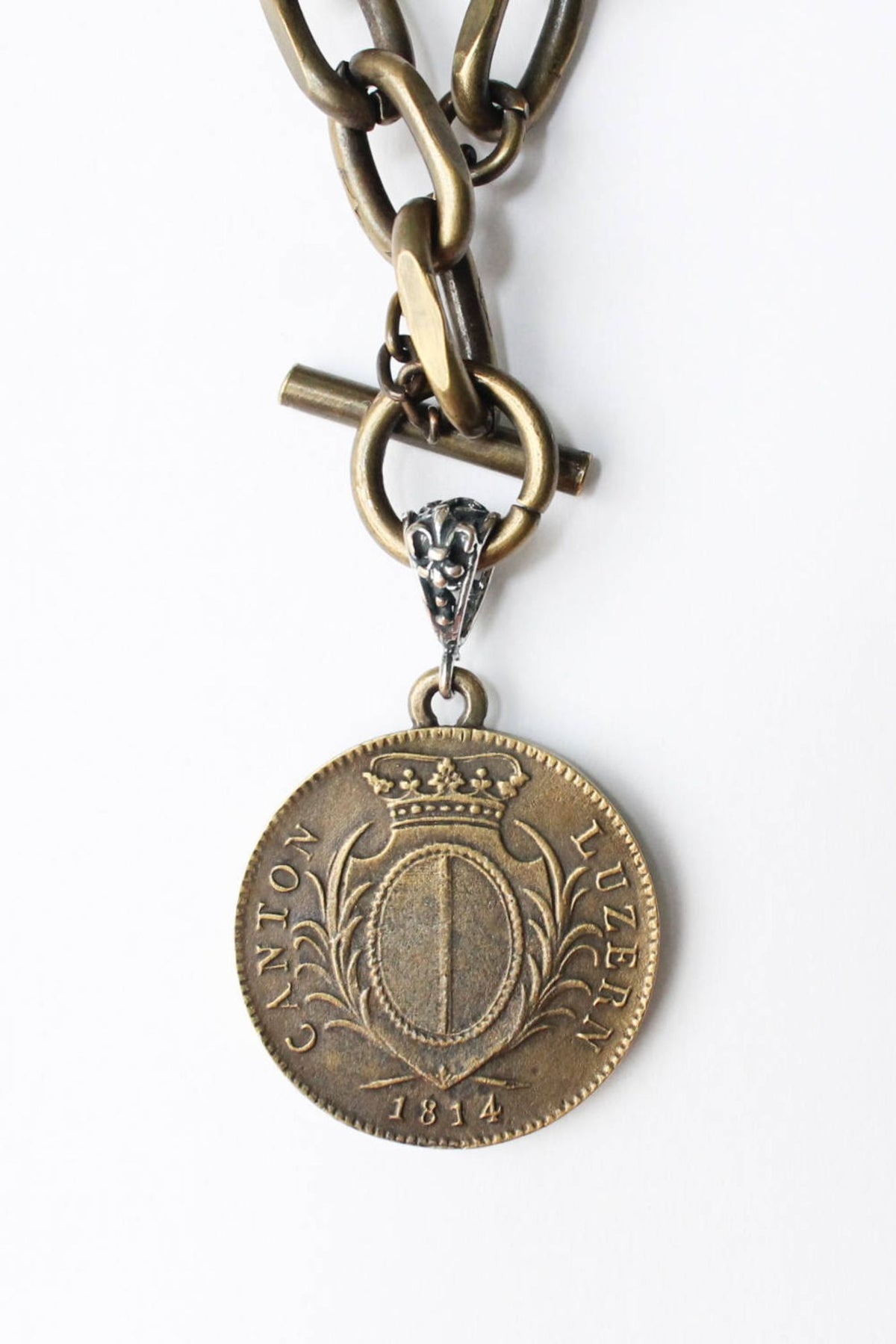 zoWEE Jewels Short Chunky Chain Necklace w/Coin